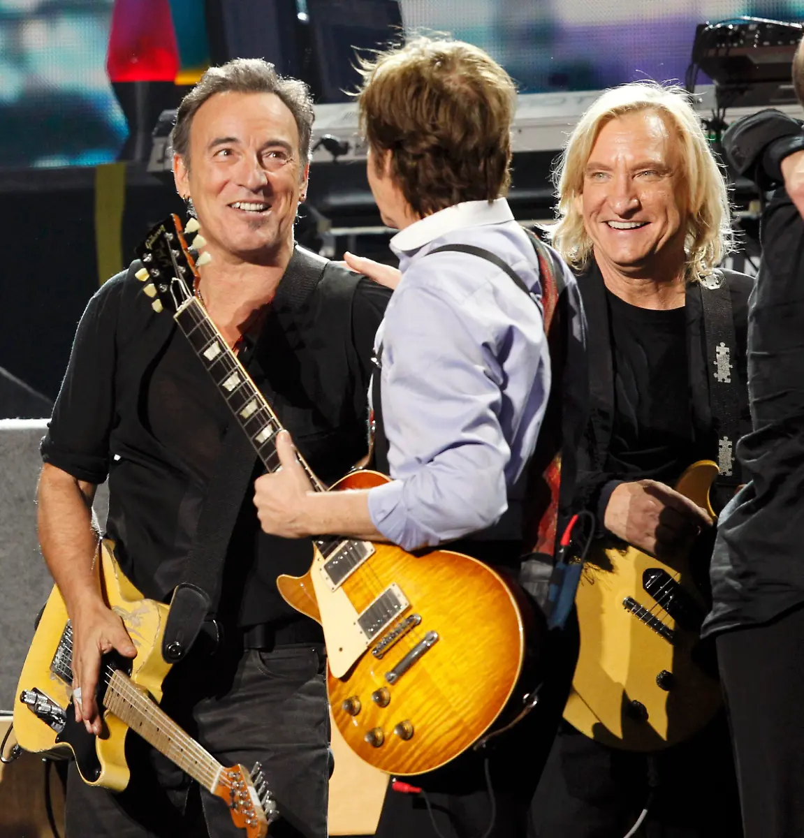 2012-02-13T051353Z-01-LOA705-RTRMDNP-3-GRAMMYS-JPG4529389009676206199