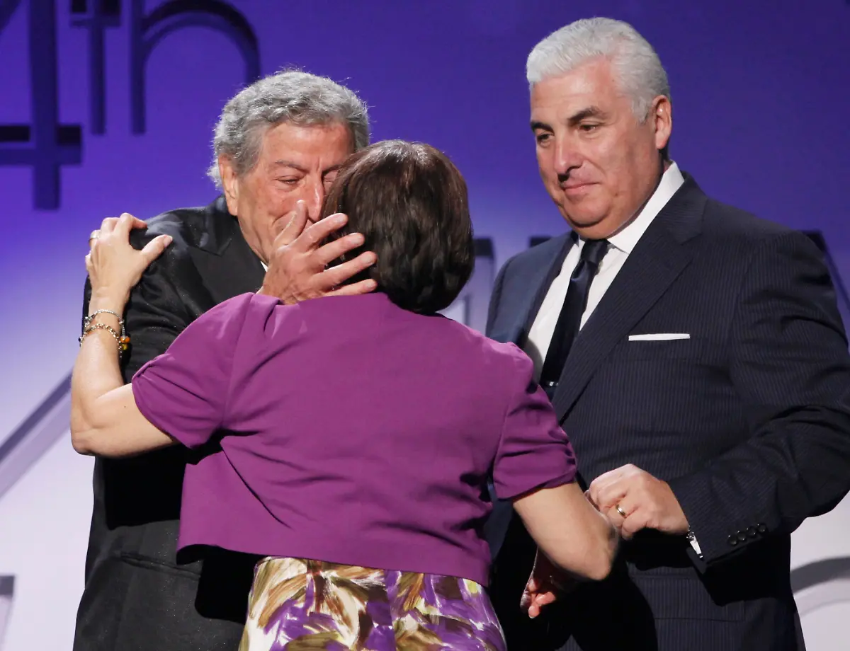 2012-02-13T000711Z-01-LOA832-RTRMDNP-3-GRAMMYS-JPG9168948770567946646