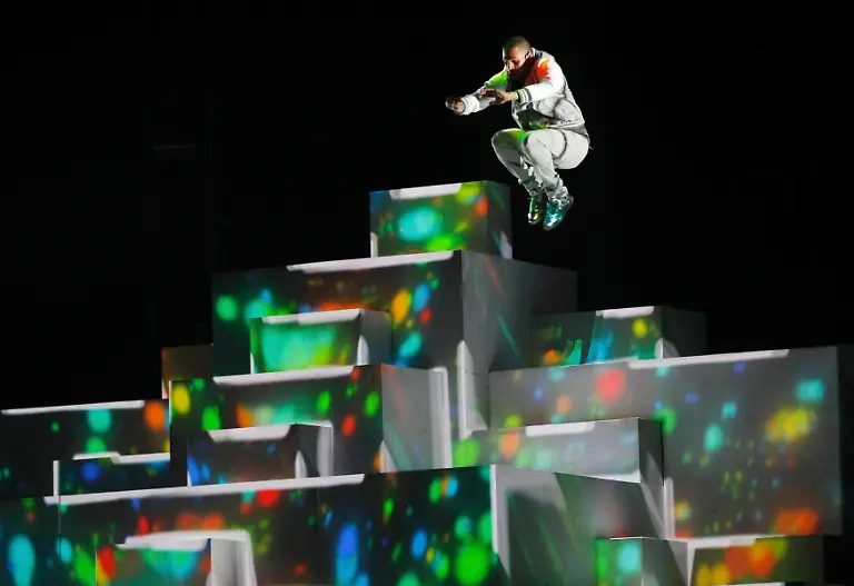 2012-02-13T031713Z-01-LOA1006-RTRMDNP-3-GRAMMYS-JPG1518806839369647450