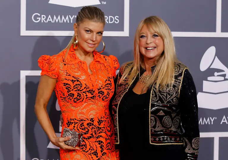 2012-02-13T031612Z-01-LOA257-RTRMDNP-3-GRAMMYS-JPG2533454637906706723