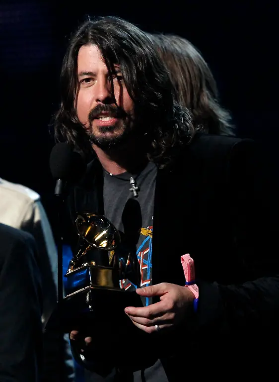 2012-02-13T033453Z-01-LOA260-RTRMDNP-3-GRAMMYS-JPG2430402515333974902