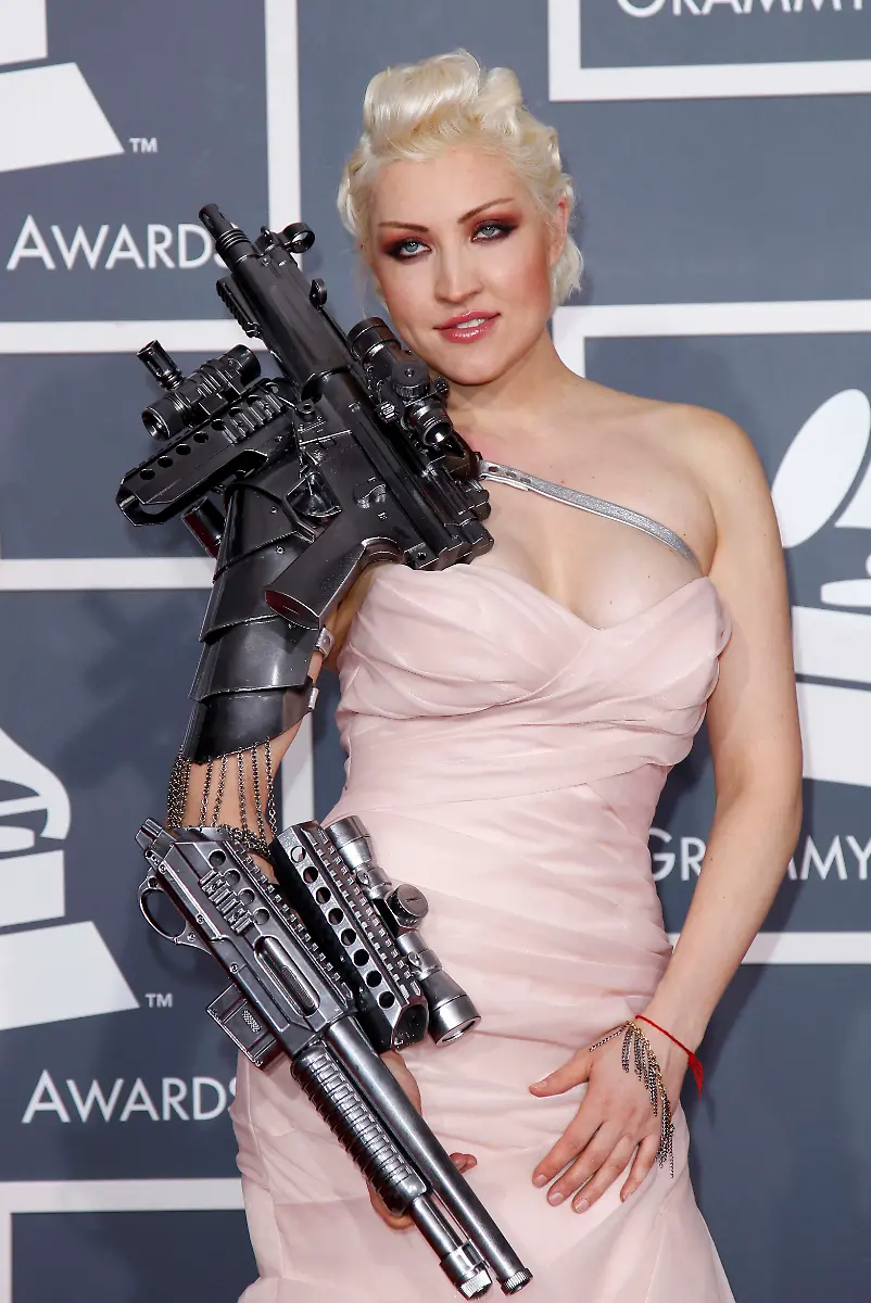 2012-02-13T005621Z-01-LOA433-RTRMDNP-3-GRAMMYS-JPG5108597992671756062