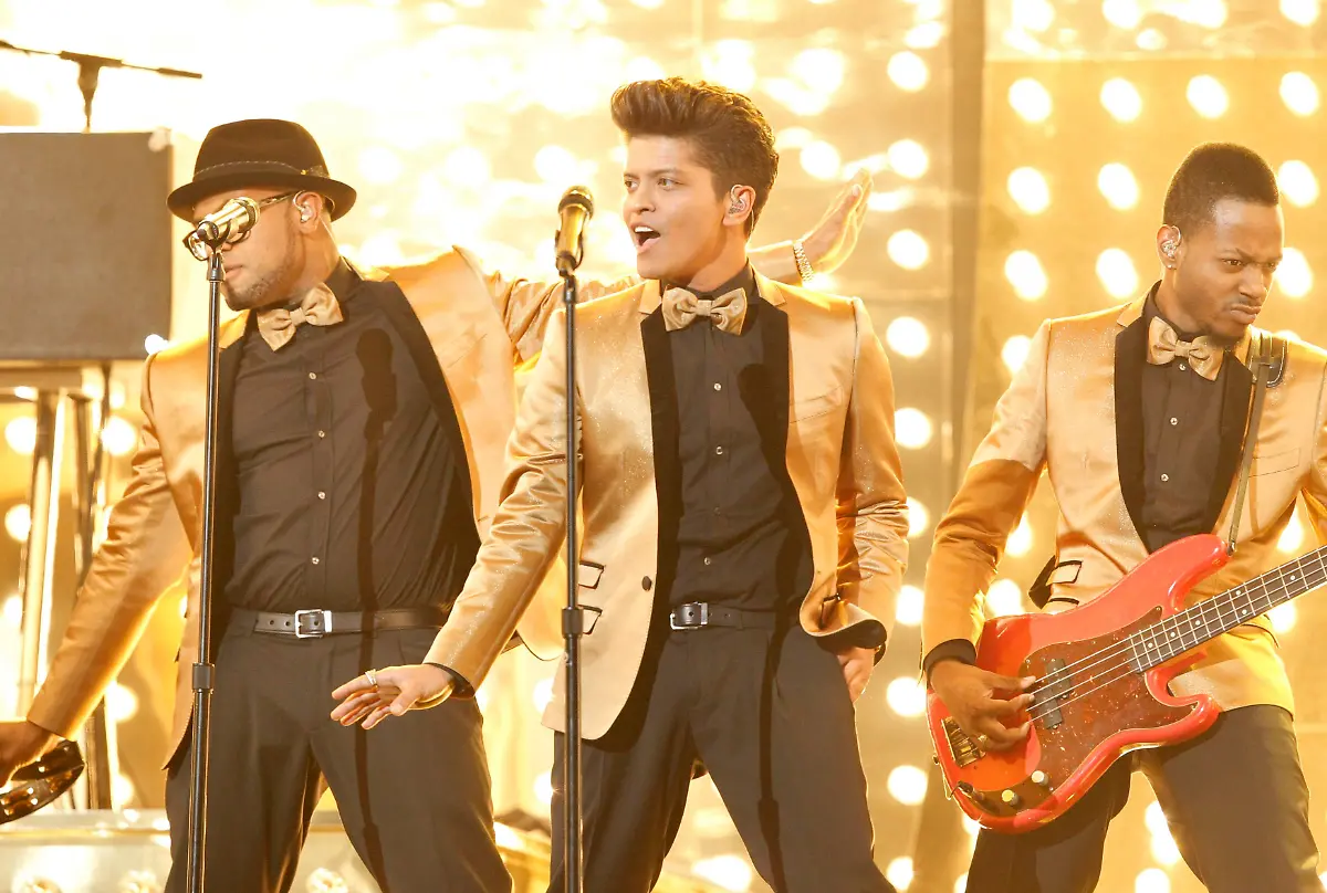 2012-02-13T021933Z-01-LOA245-RTRMDNP-3-GRAMMYS-JPG2424820421597137456