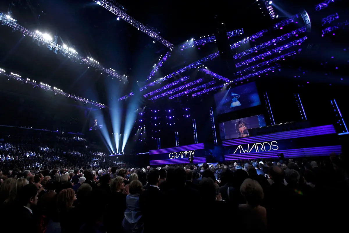 2012-02-13T015959Z-01-LOA100-RTRMDNP-3-GRAMMYS-JPG2829579379918919019