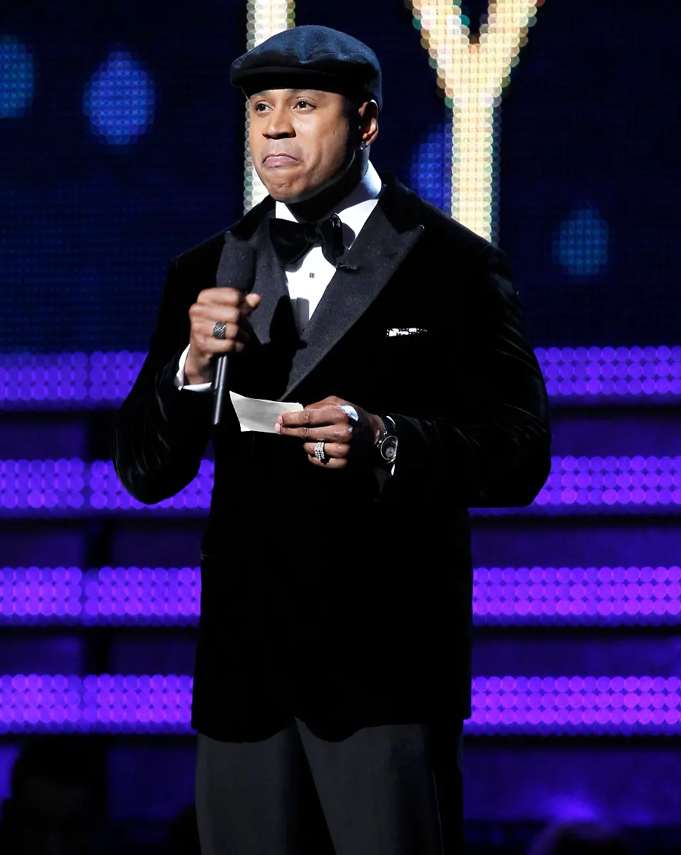 2012-02-13T021318Z-01-LOA105-RTRMDNP-3-GRAMMYS-JPG6458360291271939880