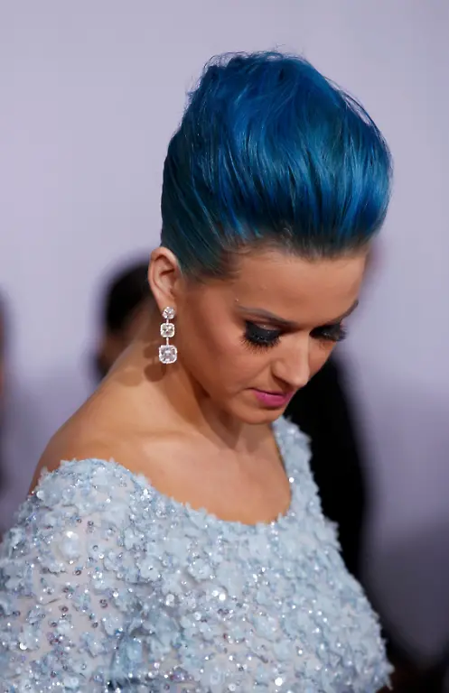 2012-02-13T005413Z-01-LOA614-RTRMDNP-3-GRAMMYS-JPG8077563142949020909