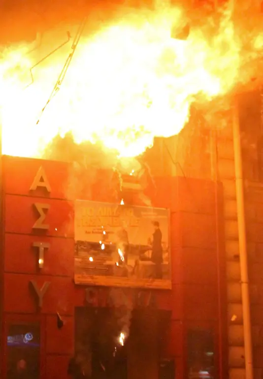 2012-02-12T200536Z-01-YH49-RTRMDNP-3-GREECE-PROTEST-JPG4942296172212308744