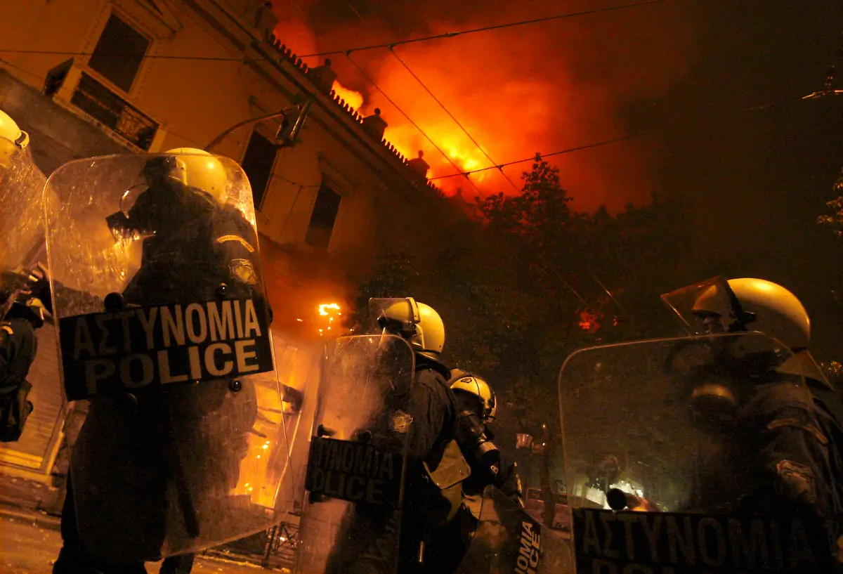 2012-02-12T201909Z-01-YH56-RTRMDNP-3-GREECE-PROTEST-JPG5235702089609777745