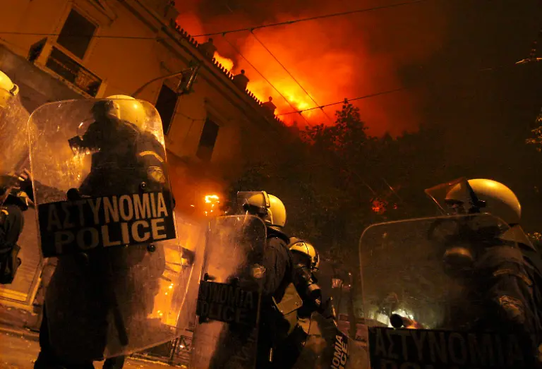 2012-02-12T201909Z-01-YH56-RTRMDNP-3-GREECE-PROTEST-JPG5235702089609777745