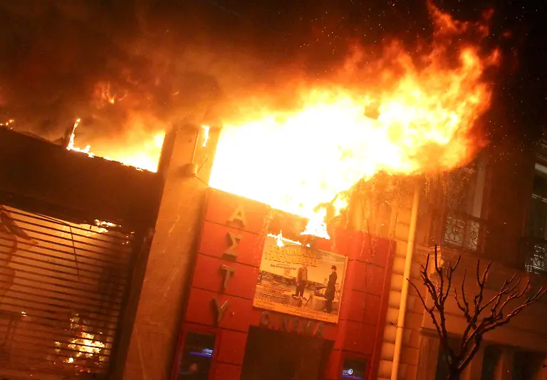 2012-02-12T203228Z-01-YH48-RTRMDNP-3-GREECE-PROTEST-JPG3998911228834590882