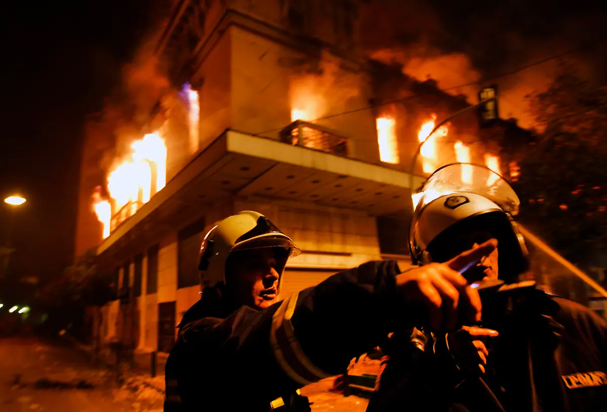 2012-02-12T215051Z-01-YAN12-RTRMDNP-3-GREECE-JPG516479205777945164