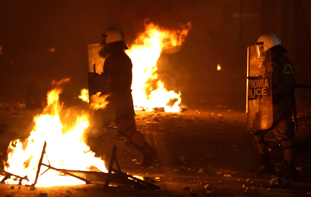 2012-02-12T215706Z-01-YAN13-RTRMDNP-3-GREECE-JPG7487724538599171479