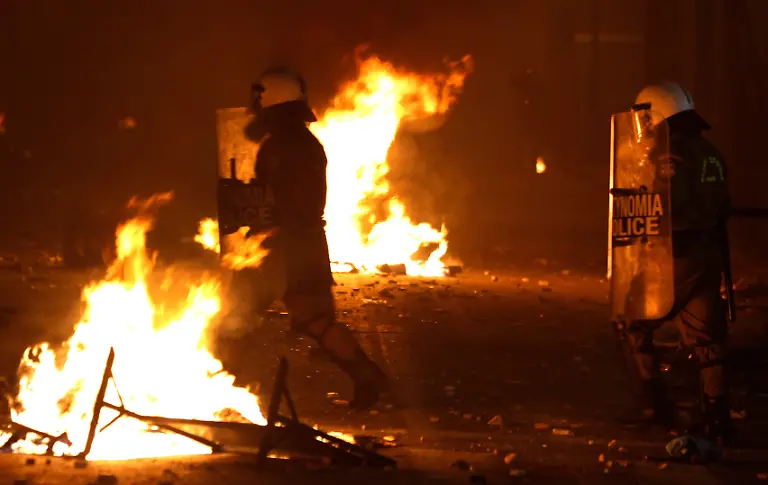 2012-02-12T215706Z-01-YAN13-RTRMDNP-3-GREECE-JPG7487724538599171479