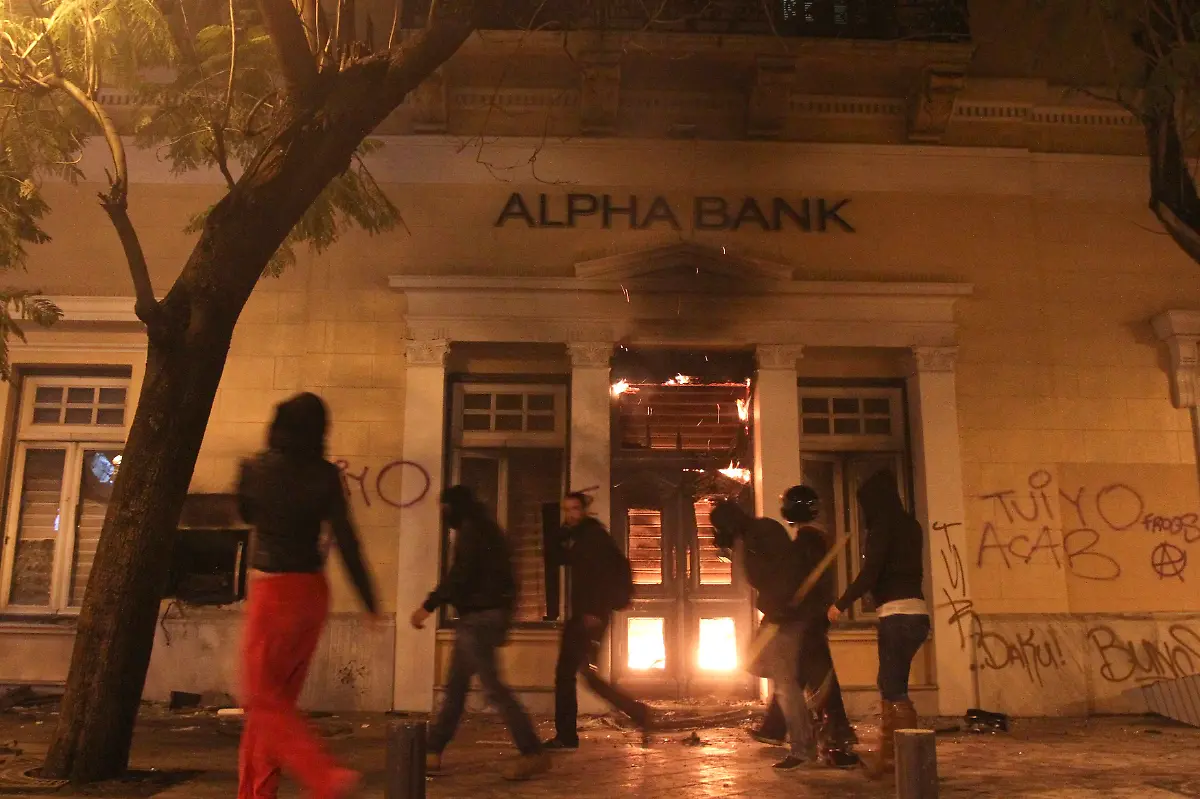 2012-02-12T221746Z-01-KAR08-RTRMDNP-3-GREECE-PROTEST-JPG945888034698867678