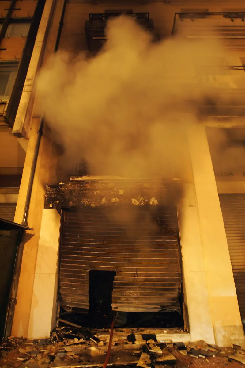 330n5851-jpg7876175602811503177