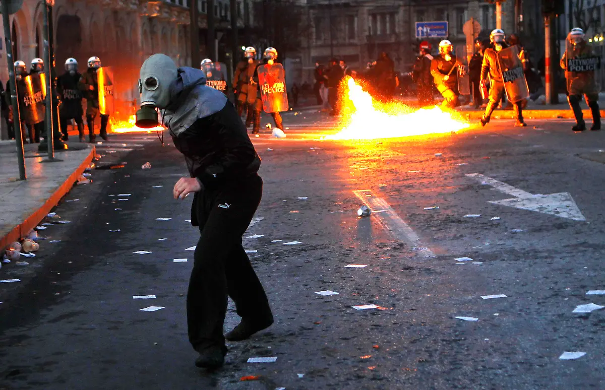 2012-02-13T000504Z-01-YAN21-RTRMDNP-3-GREECE-JPG5157887404413072999