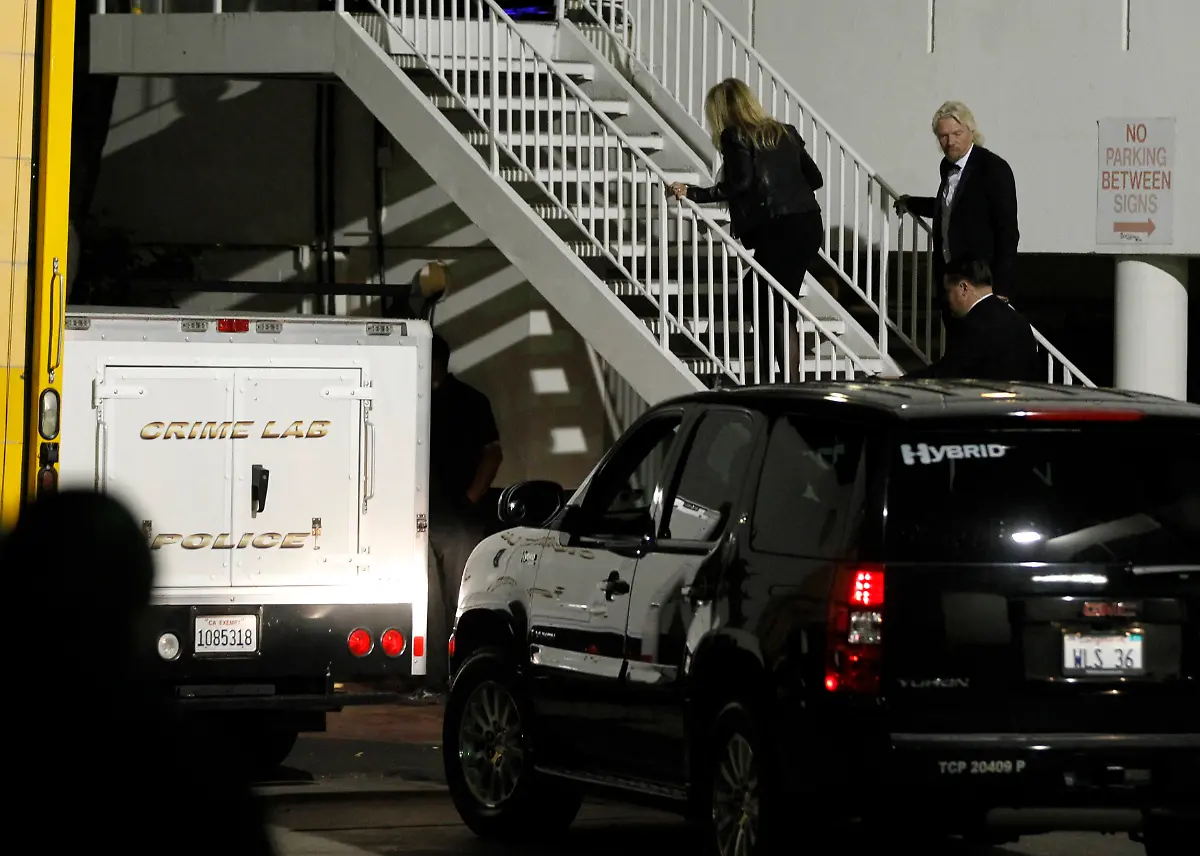 2012-02-12T040621Z-01-BEV201-RTRMDNP-3-USA-WHITNEYHOUSON-JPG4979761567496553175