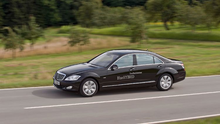Nagelprobe: Mercedes zeigt seinen Kunden die S-Klasse mit Hybrid-Technik.