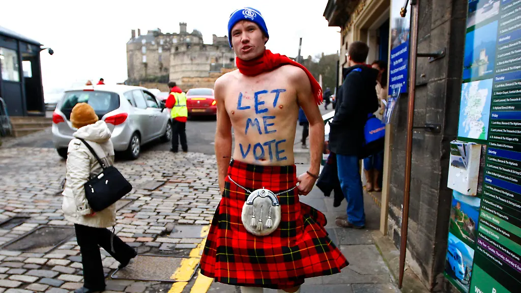 2012-02-10T113801Z-01-PXP509-RTRMDNP-3-QUEBEC-SCOTLAND-JPG6519101967094689461