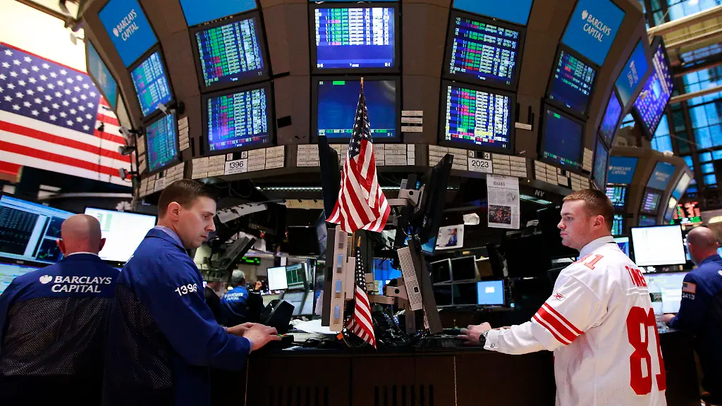 2012-02-01T231330Z-01-NYK508-RTRMDNP-3-MARKETS-STOCKS-JPG4843577729025070419