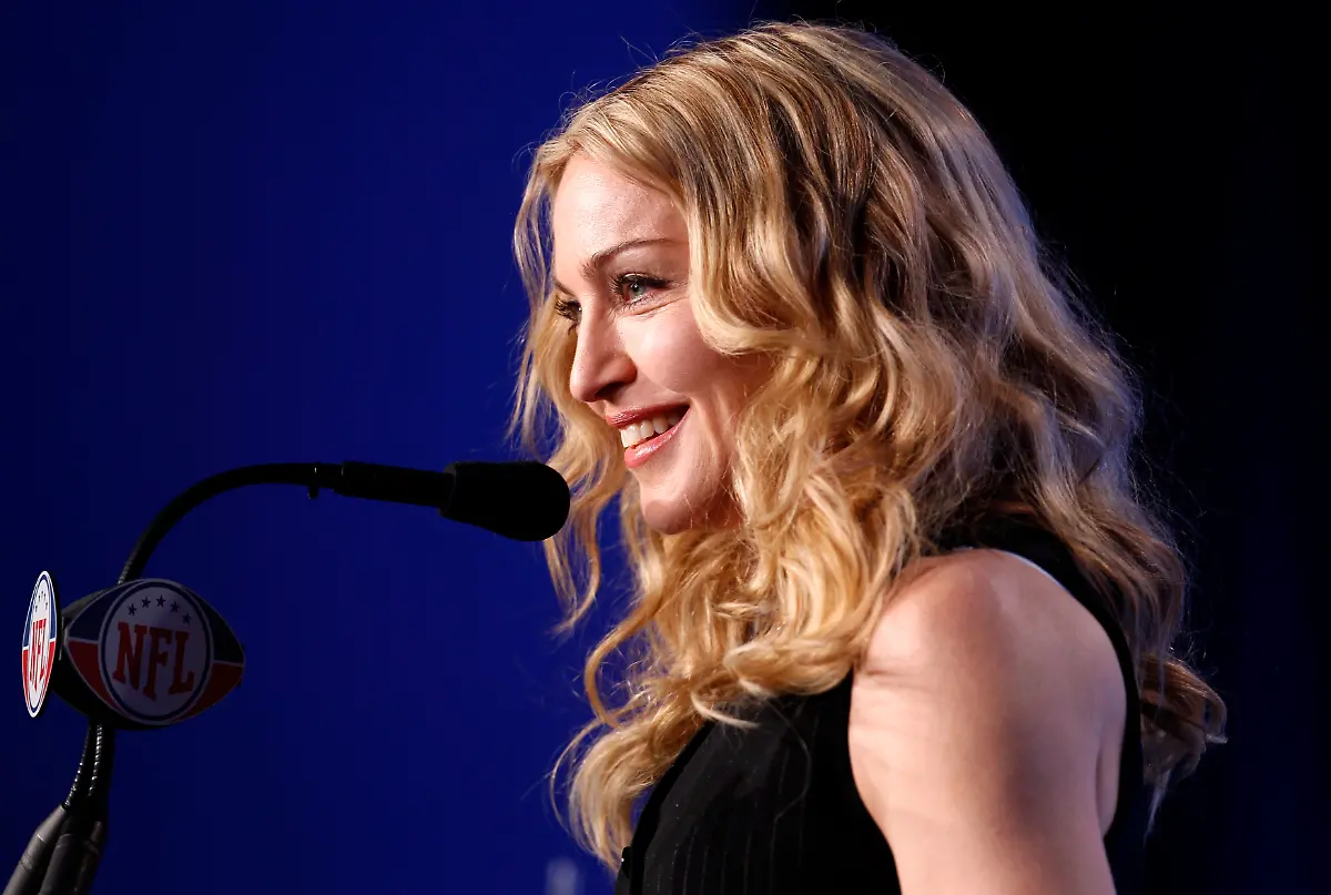 2012-02-02T205118Z-01-IND18-RTRMDNP-3-NFL-SUPERBOWL-MADONNA-JPG1458320466588319299