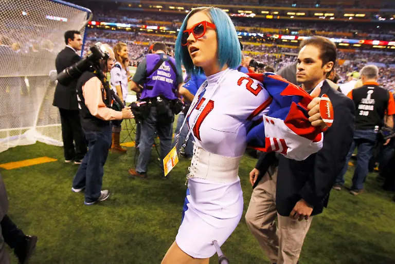 2012-02-05T234142Z-01-IND122-RTRMDNP-3-NFL-SUPERBOWL-JPG6167109324280582712