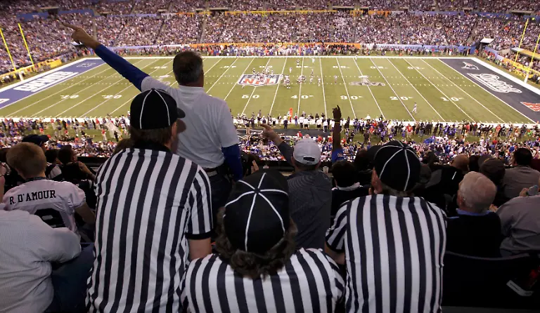 2012-02-06T015122Z-01-IND443-RTRMDNP-3-NFL-SUPERBOWL-JPG8607503327559864679