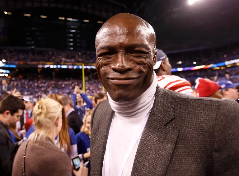 2012-02-06T040042Z-01-IND922-RTRMDNP-3-NFL-SUPERBOWL-JPG707959604198827947