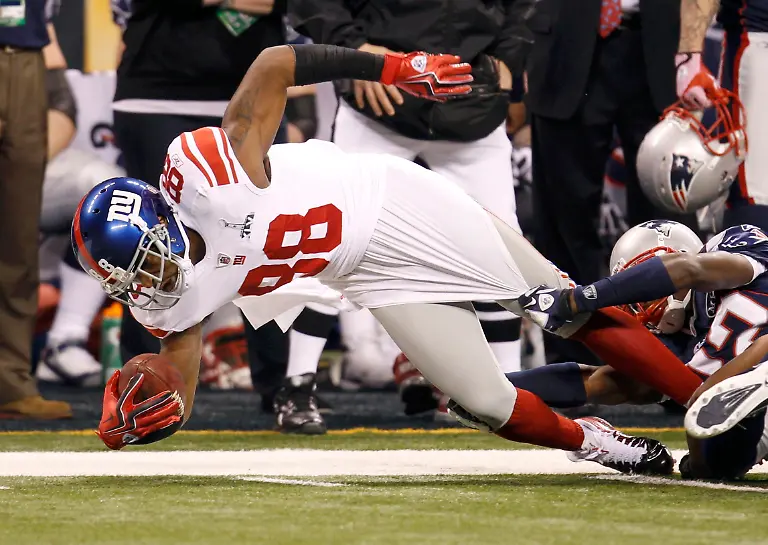 2012-02-05T235242Z-01-IND29-RTRMDNP-3-NFL-SUPERBOWL-JPG5071161880827200151