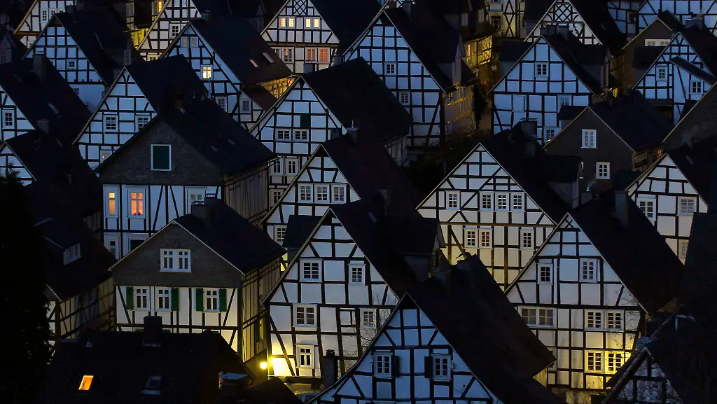 2012-02-02T121244Z-01-INA12-RTRMDNP-3-WEATHER-EUROPE-JPG2034338234852495735