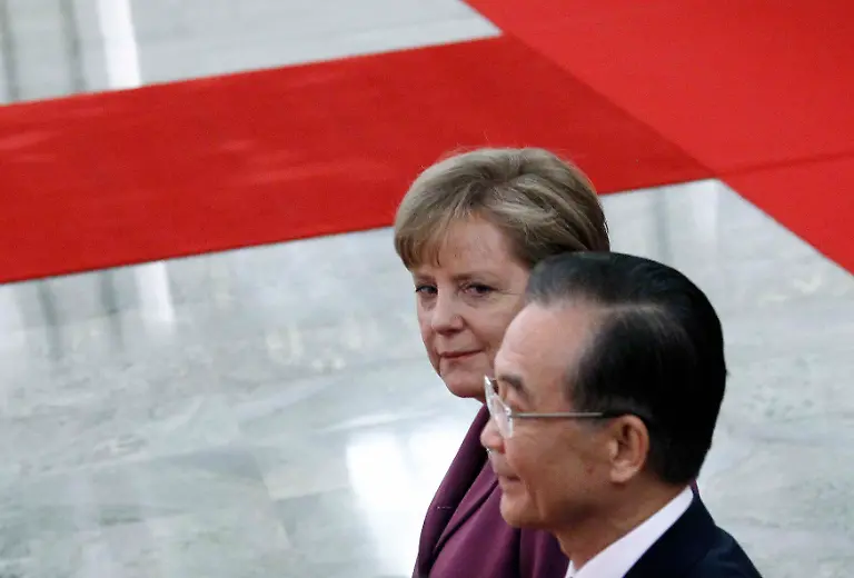 2012-02-02T092423Z-01-CB27-RTRMDNP-3-CHINA-GERMANY-MERKEL-JPG9080867748802609976