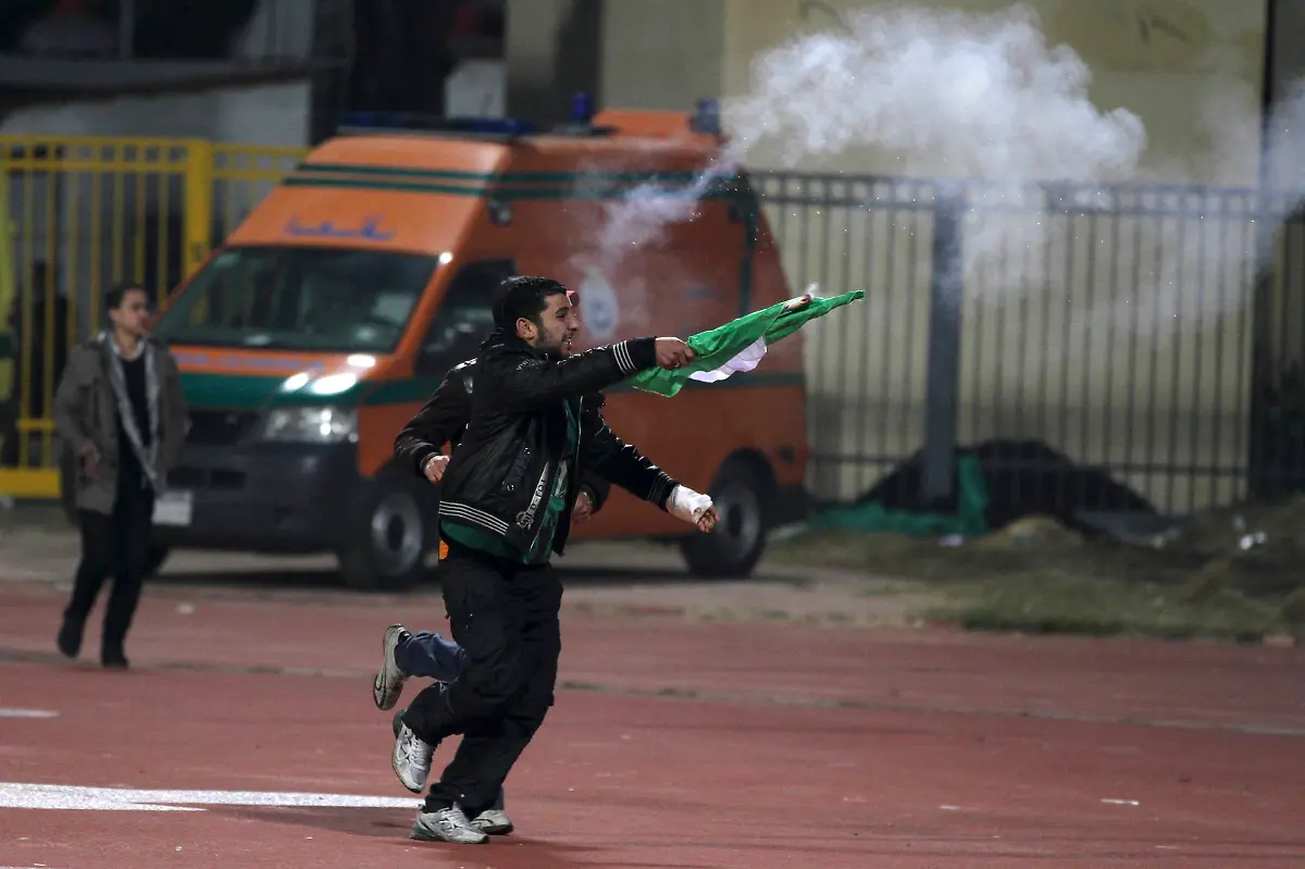 2012-02-01T205550Z-01-SJS09-RTRMDNP-3-EGYPT-SOCCER-VIOLENCE-JPG3366947983385882150