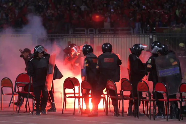 2012-02-01T201559Z-01-CAI102-RTRMDNP-3-EGYPT-SOCCER-VIOLENCE-JPG2581879342181335193