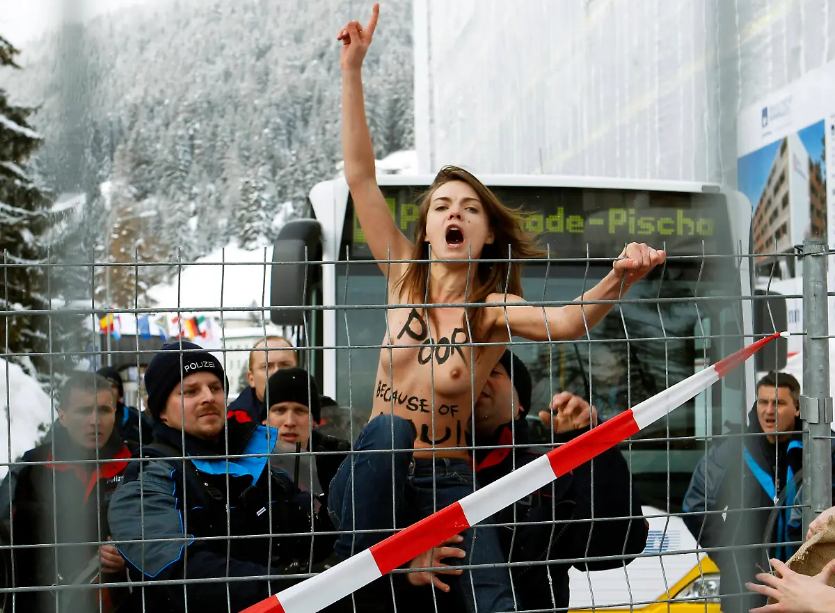 2012-01-28T113059Z-01-DAV407-RTRMDNP-3-SWITZERLAND-JPG407158867358097020