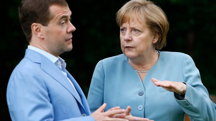 Merkel und Medwedew vor Beginn der bilateralen Konsultationen: Es gibt einiges zu klären.