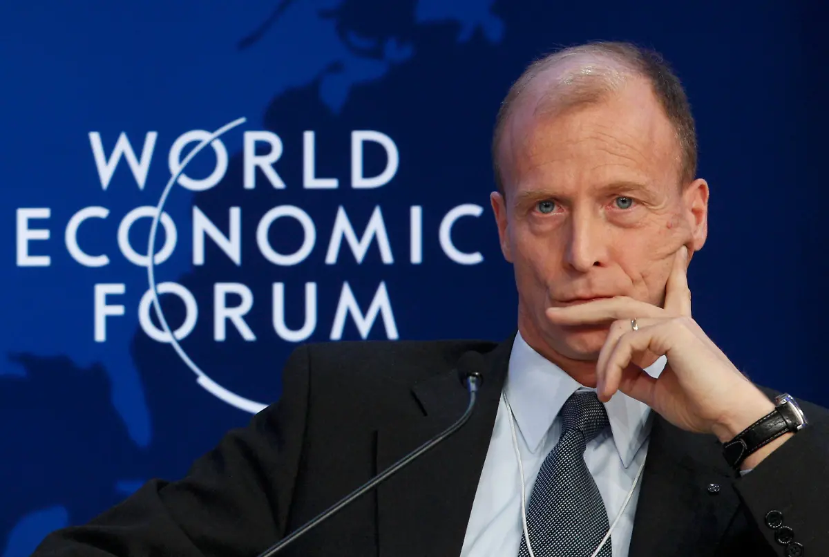 2012-01-25T112545Z-01-CVI114-RTRMDNP-3-DAVOS-JPG124485062205046999