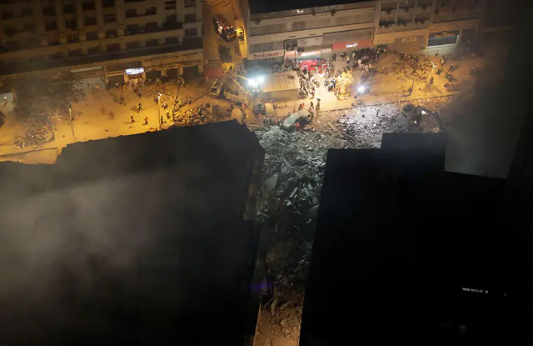 2012-01-26T032122Z-01-RJO106-RTRMDNP-3-BRAZIL-RIO-BUILDING-JPG2534425251729568158