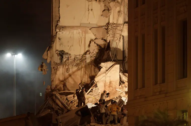 2012-01-26T034544Z-01-RJO110-RTRMDNP-3-BRAZIL-RIO-BUILDING-JPG2777999488868932827
