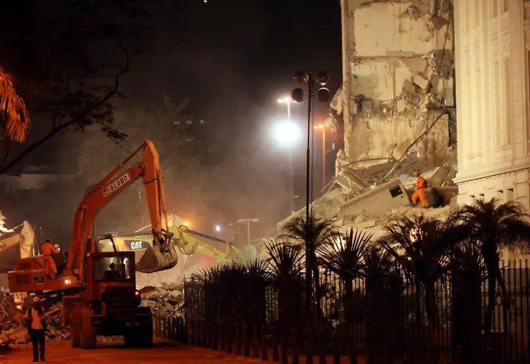 2012-01-26T053958Z-01-RJO113-RTRMDNP-3-BRAZIL-RIO-BUILDING-JPG6843409906758981739