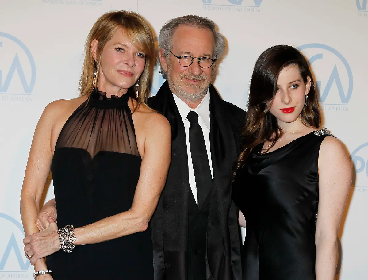 2012-01-22T072646Z-01-LAB16-RTRMDNP-3-PRODUCERSGUILD-JPG1387513497099605911