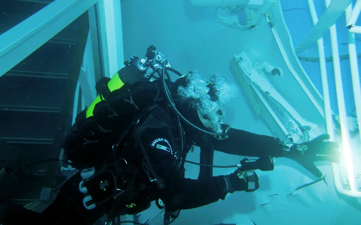 2012-01-23T151819Z-01-SRE202-RTRMDNP-3-ITALY-SHIP-JPG5509392764154099111