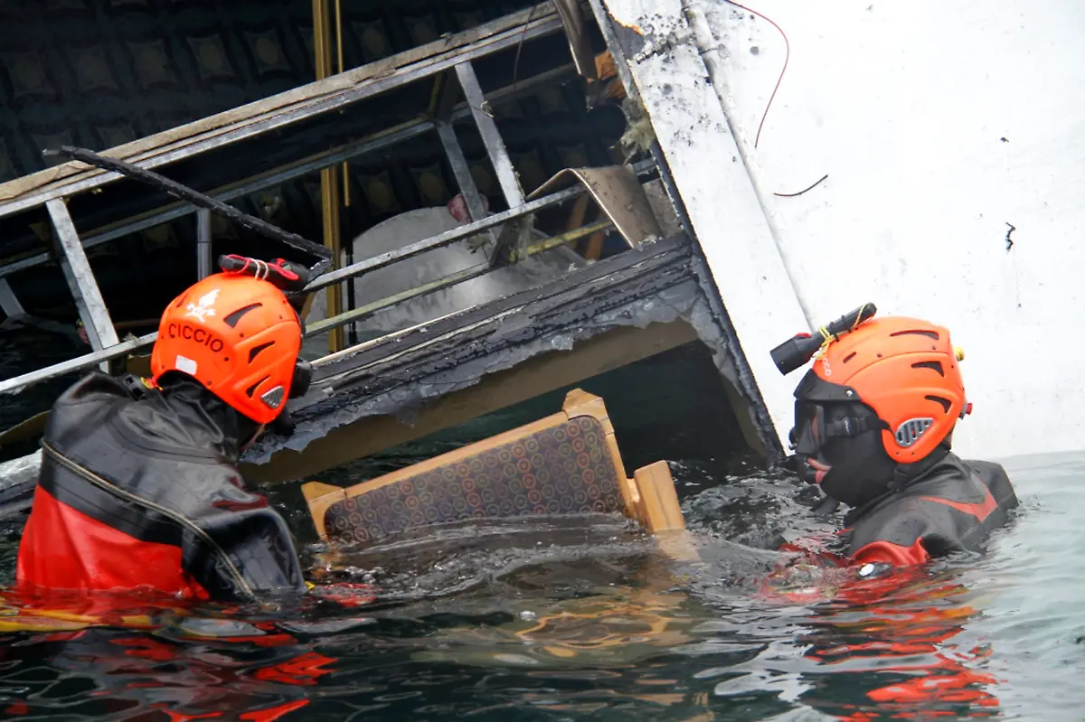 2012-01-23T161012Z-01-MXR05-RTRMDNP-3-ITALY-SHIP-JPG6114013979958060516