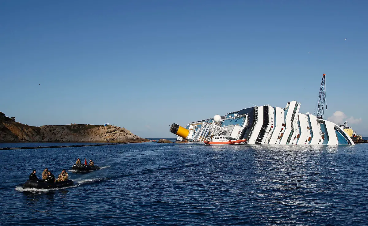 2012-01-24T135828Z-01-TGN107-RTRMDNP-3-ITALY-SHIP-JPG1424472906445836420