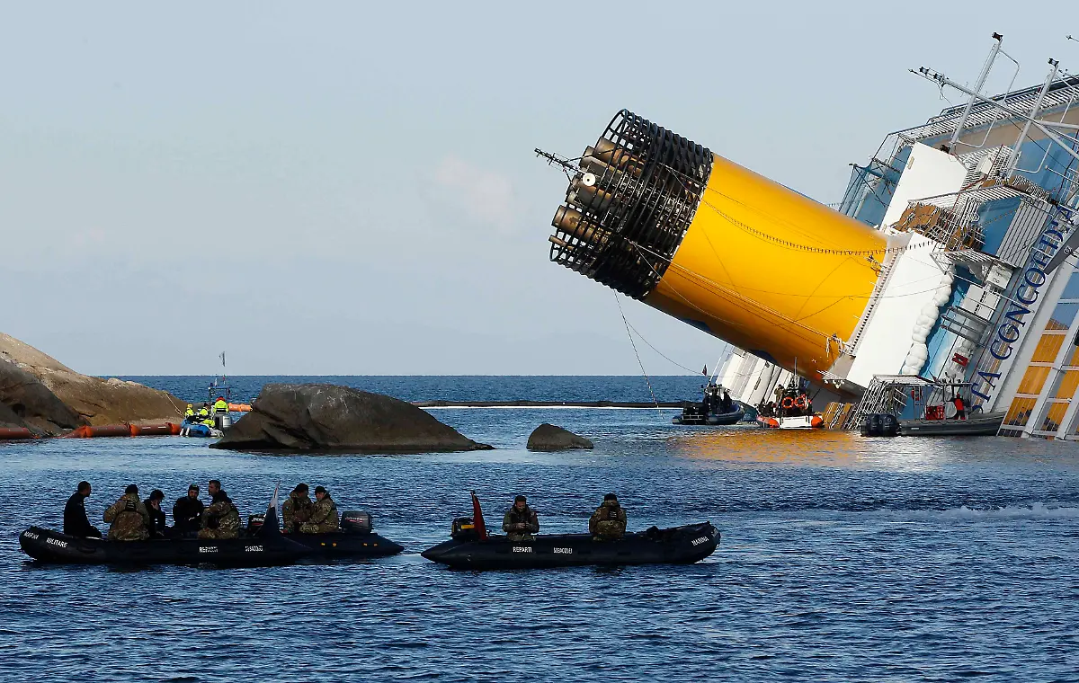 2012-01-24T140140Z-01-TGN109-RTRMDNP-3-ITALY-SHIP-JPG3115829993245853004