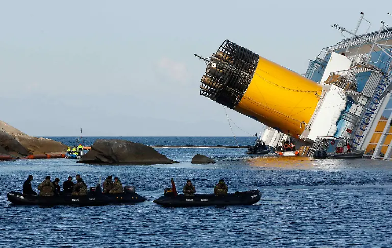 2012-01-24T140140Z-01-TGN109-RTRMDNP-3-ITALY-SHIP-JPG3115829993245853004