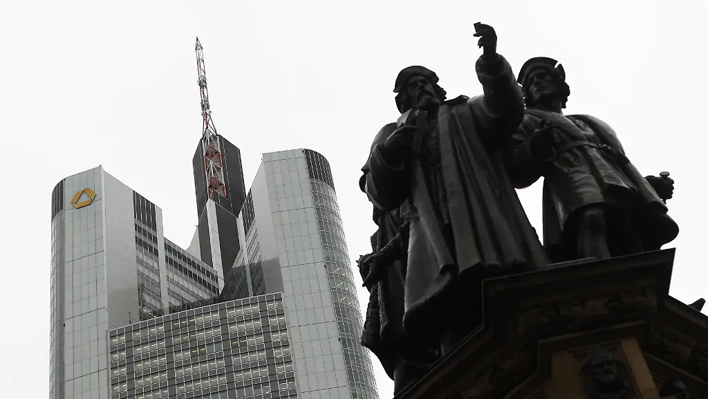 2012-01-19T112012Z-01-AD03-RTRMDNP-3-COMMERZBANK-CAPITAL-JPG8786290487550873782