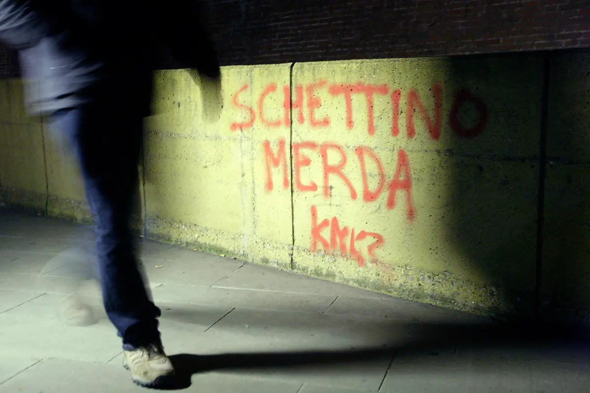 2012-01-17T213256Z-01-ROM501-RTRMDNP-3-ITALY-SHIP-JPG3105227773560001753