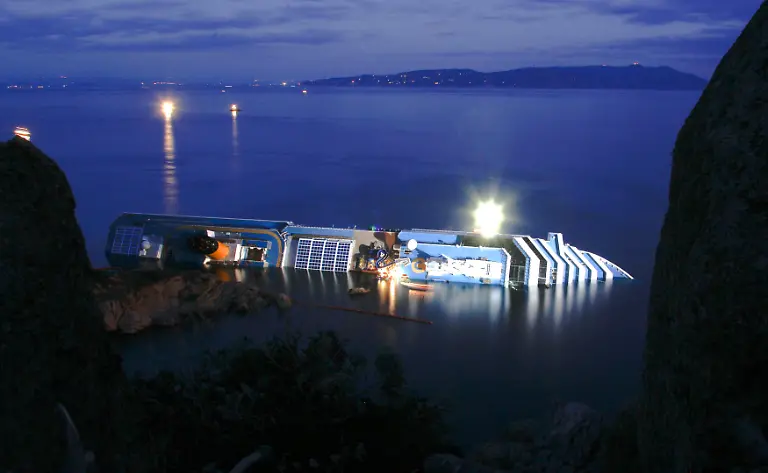 2012-01-17T174502Z-01-MXR01-RTRMDNP-3-ITALY-SHIP-JPG2692277020953203282