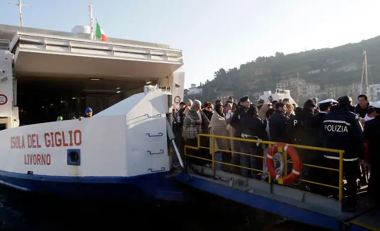 2012-01-14T144336Z-01-SRE113-RTRMDNP-3-ITALY-SHIP-JPG1264310895235872367