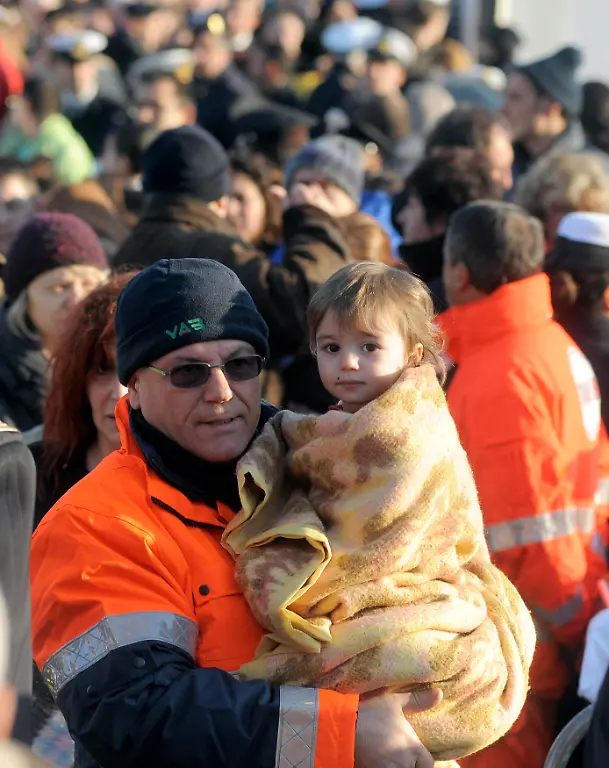 2012-01-14T143450Z-01-SRE119-RTRMDNP-3-ITALY-SHIP-JPG4497674075389707748